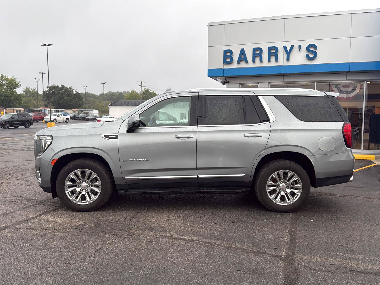 Used 2023 GMC Yukon Denali AWD/4WD image 2