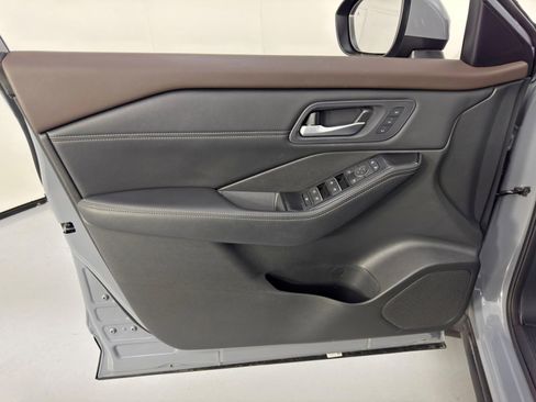 Used 2023 Nissan Rogue SL w/ SL Premium Package image 40