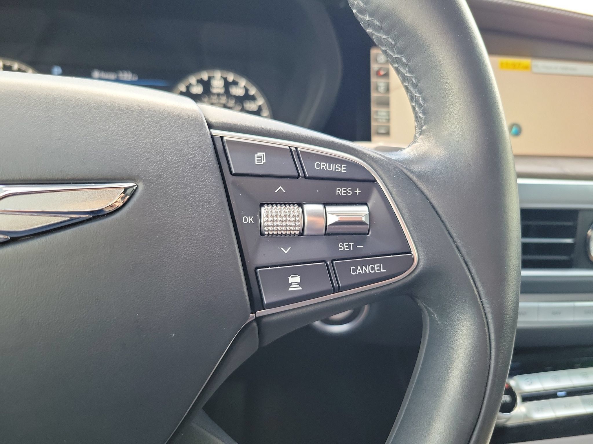 Used 2020 Genesis G90 3.3T Premium RWD image 25