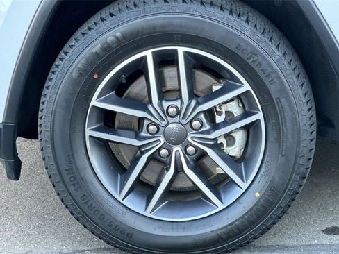 Used 2021 Jeep Grand Cherokee Limited w/ Luxury Group II image 25