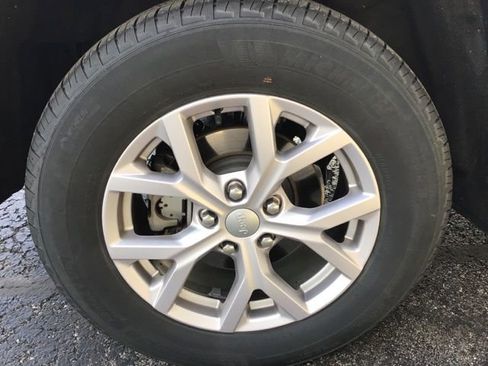 Used 2022 Jeep Grand Cherokee Limited image 28