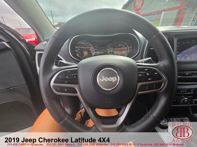 Used 2019 Jeep Cherokee Latitude Plus w/ Cold Weather Group AWD/4WD image 14