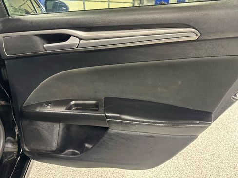 Used 2018 Ford Fusion SE w/ Equipment Group 201A FWD image 10