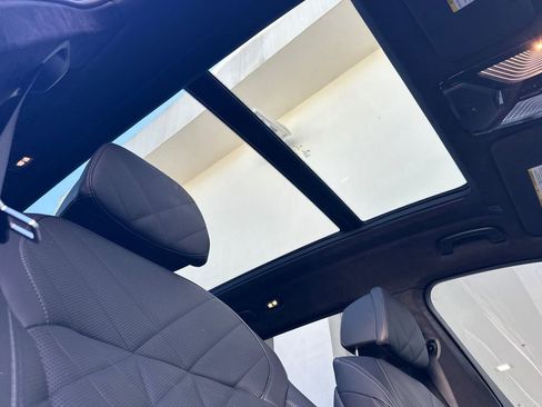 Used 2024 BMW X7 xDrive40i w/ M Sport Package image 19