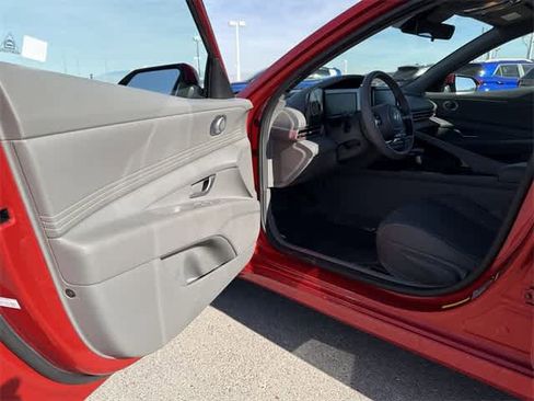 Certified 2022 Hyundai Elantra SEL w/ Convenience Package image 10