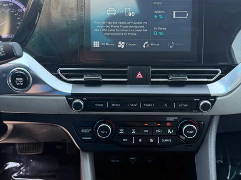 Used 2020 Kia Niro LXS FWD image 25