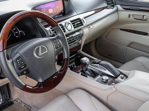 Used 2016 Lexus LS 460 w/ Comfort Package RWD image 24