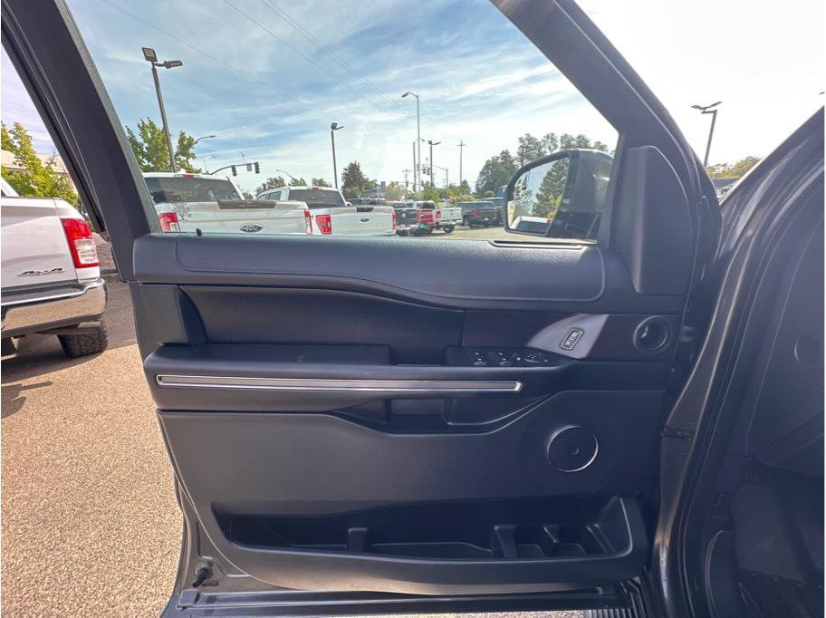 Used 2018 Ford Expedition XLT AWD/4WD image 15