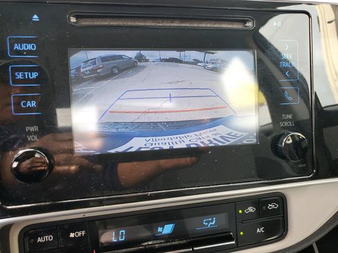 Used 2018 Toyota Corolla LE w/ Carpet Mat Package (TMS) FWD image 3