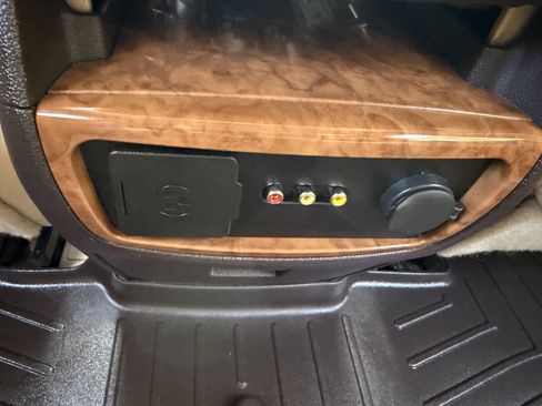 Used 2008 Buick Enclave CXL w/ Entertainment Package #2 FWD image 38