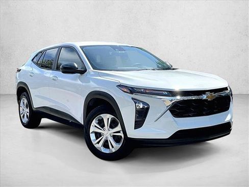 Used 2024 Chevrolet Trax LS w/ Driver Confidence Package FWD image 12