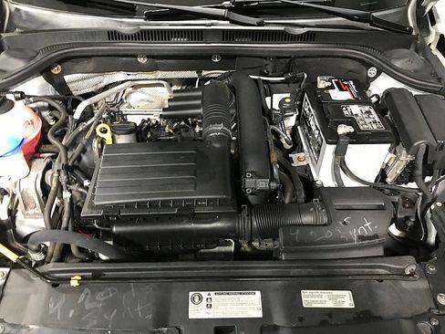 Used 2017 Volkswagen Jetta SE image 30