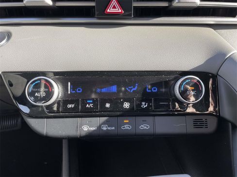 Certified 2023 Hyundai Elantra SEL image 27