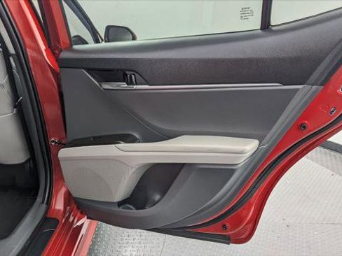 Used 2022 Toyota Camry SE image 18