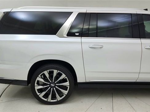 Used 2025 Cadillac Escalade ESV Premium Luxury Platinum image 12