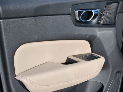 New 2026 Volvo XC60 B5 Plus w/ Climate Package PRO image 9