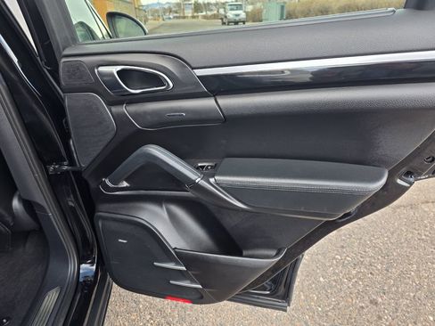 Used 2012 Porsche Cayenne S image 32