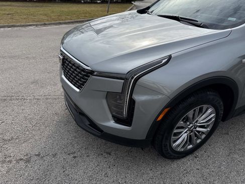 Used 2025 Cadillac XT4 Premium Luxury image 10