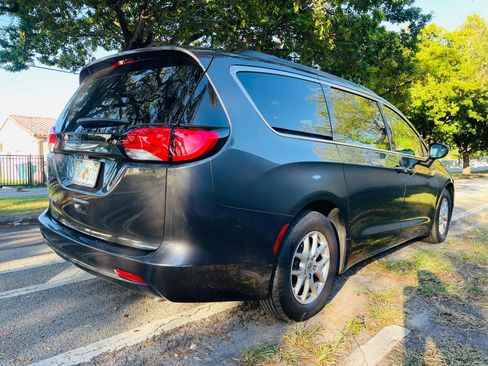 Used 2021 Chrysler Voyager Lxi image 5