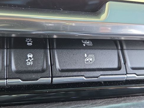 Used 2022 Chevrolet Silverado 1500 LTZ w/ LTZ Premium Package image 22