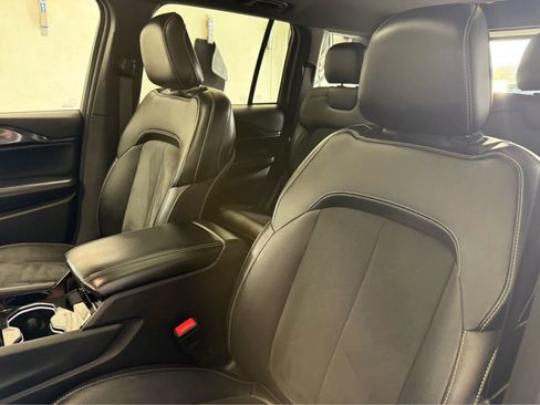 Used 2023 Jeep Grand Cherokee Altitude image 10