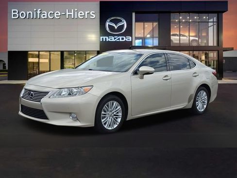 Used 2013 Lexus ES 350 w/ Luxury Pkg FWD image 2