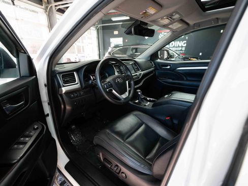 Used 2019 Toyota Highlander XLE image 8