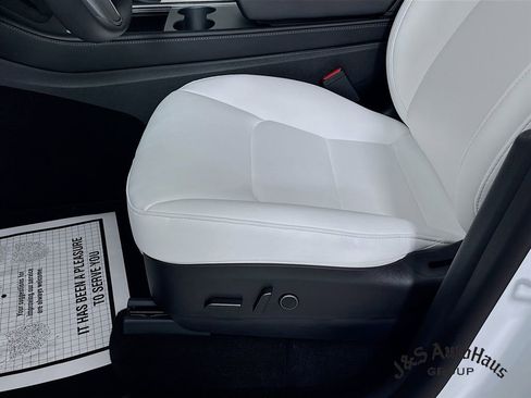 Used 2022 Tesla Model Y Long Range image 24