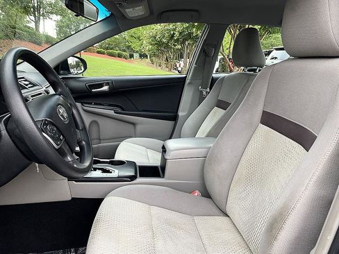 Used 2014 Toyota Camry FWD image 11