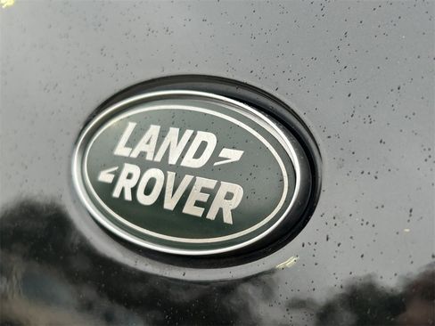 Used 2024 Land Rover Discovery Dynamic SE image 10