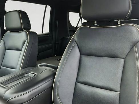 Used 2024 GMC Yukon XL SLT AWD/4WD image 10