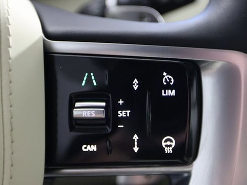 Used 2025 Land Rover Range Rover SE AWD/4WD image 22