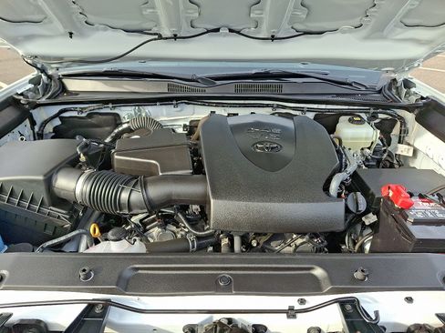 Certified 2022 Toyota Tacoma TRD Off-Road image 30