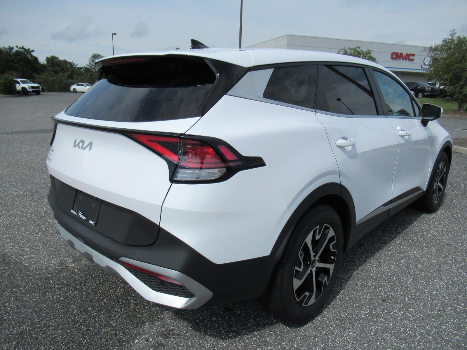 Used 2024 Kia Sportage EX FWD image 7