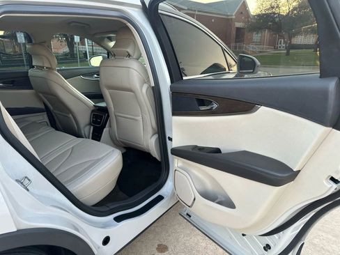 Used 2019 Lincoln Nautilus Select image 24