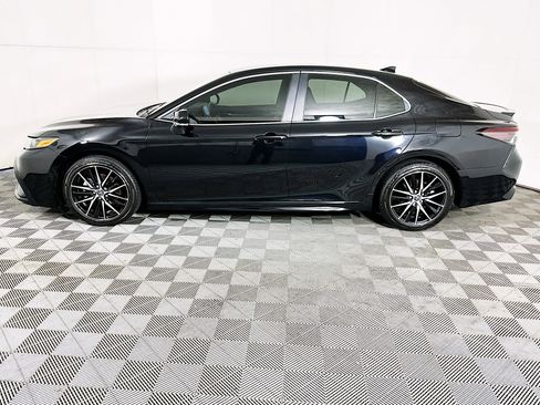 Used 2024 Toyota Camry SE image 6