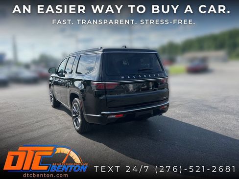 Used 2024 Jeep Wagoneer Series III w/ Premium Group I AWD/4WD image 5