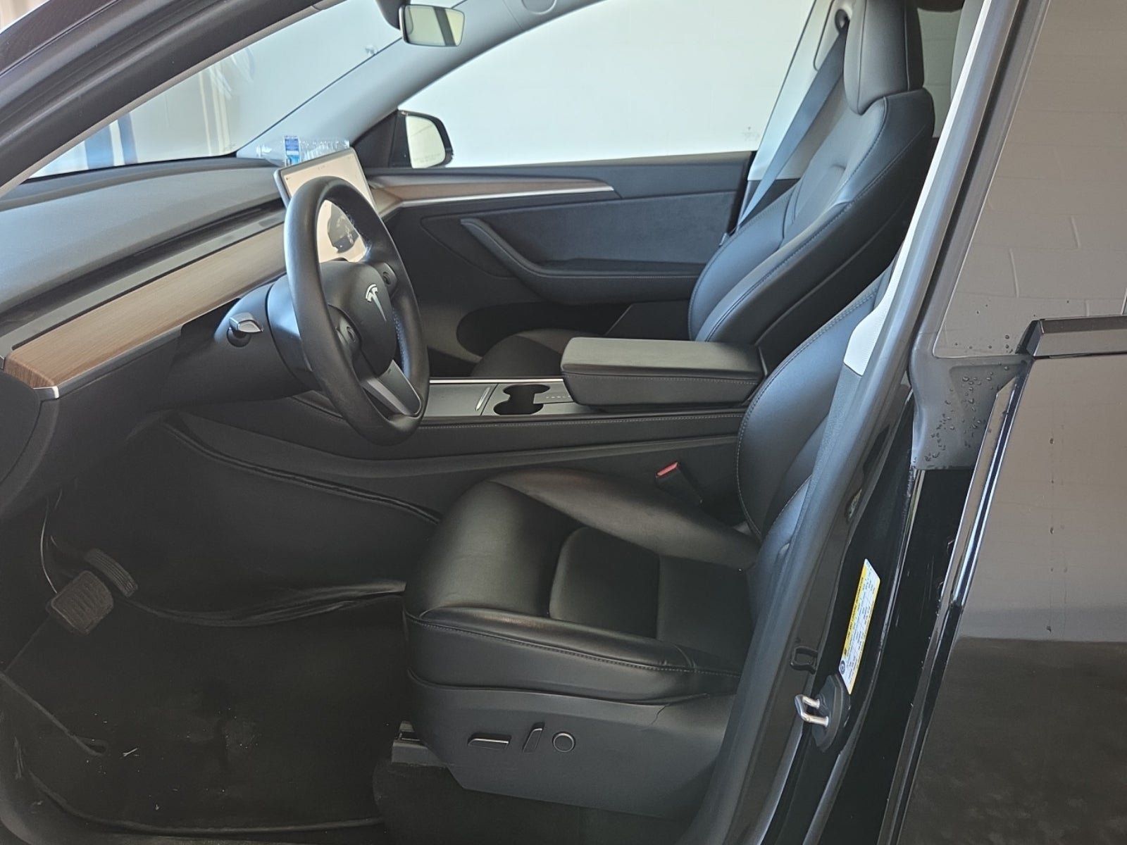 Used 2023 Tesla Model Y Long Range AWD/4WD image 5