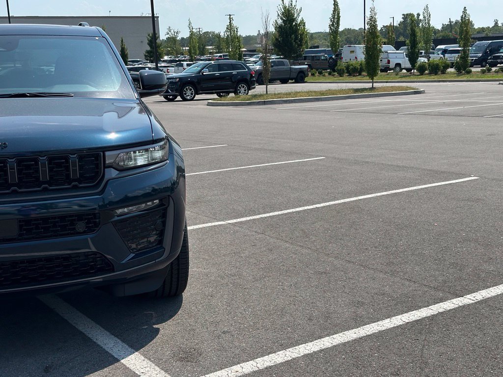 New 2027 Jeep Grand Cherokee Limited AWD/4WD image 43