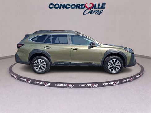 Certified 2025 Subaru Outback Premium AWD/4WD image 8