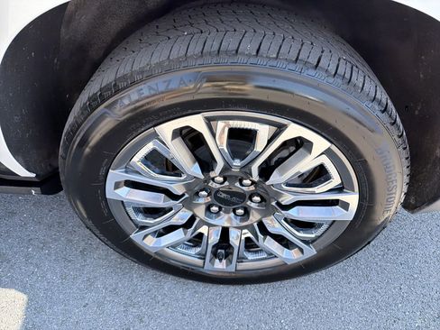 Used 2024 GMC Yukon Denali Ultimate AWD/4WD image 12