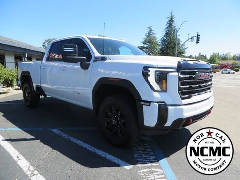 Used 2025 GMC Sierra 2500 AT4 AWD/4WD image 7