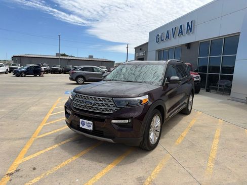 Used 2023 Ford Explorer Limited w/ Equipment Group 301A AWD/4WD image 3