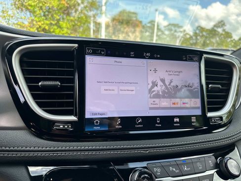 New 2025 Chrysler Pacifica Select image 21