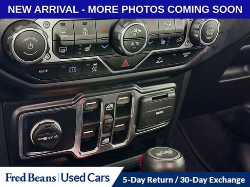 Used 2022 Jeep Wrangler Unlimited Sahara w/ Cold Weather Group AWD/4WD image 18
