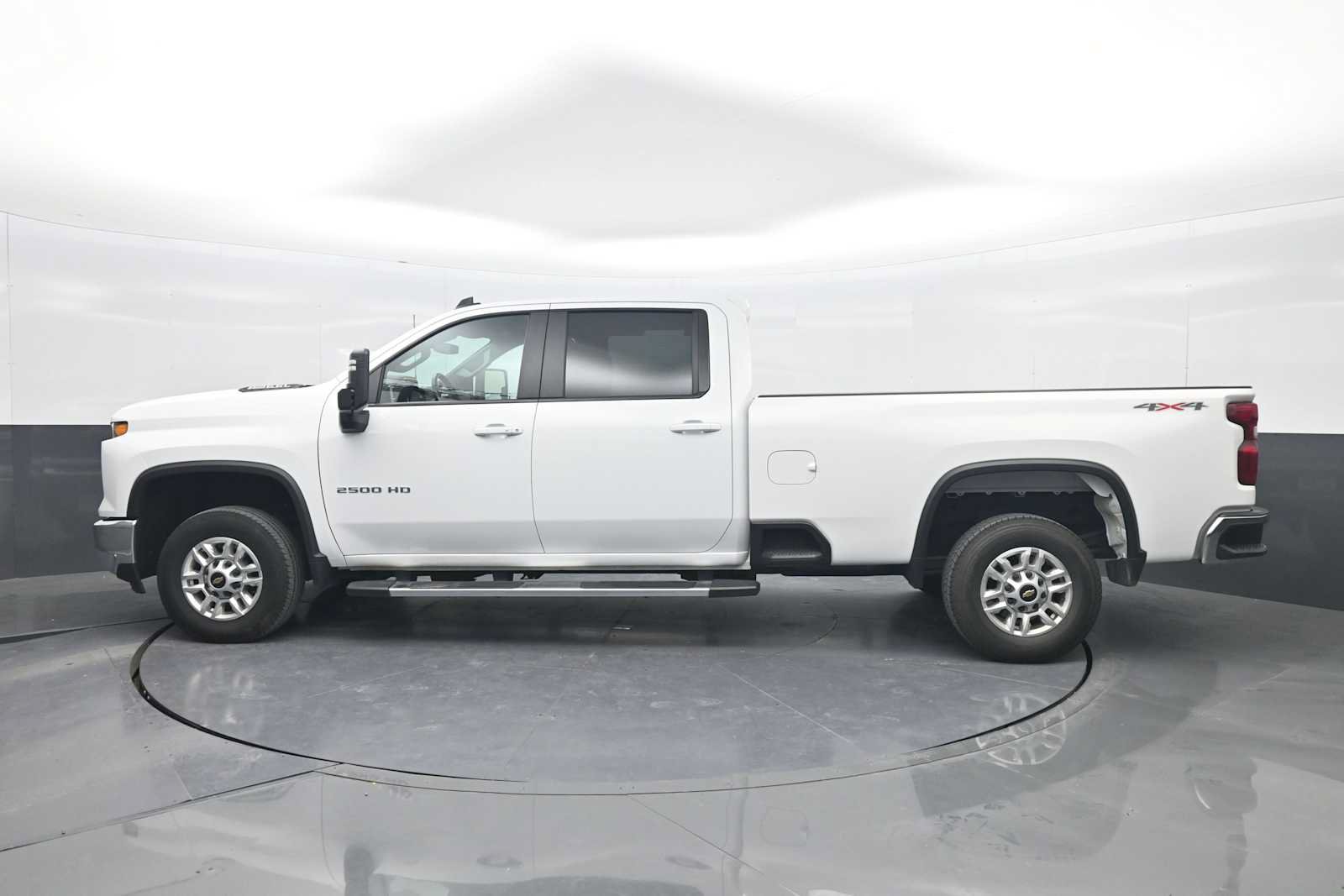 Used 2025 Chevrolet Silverado 2500 LT w/ Convenience Package AWD/4WD image 5