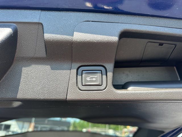 Used 2023 GMC Acadia SLT AWD/4WD image 30
