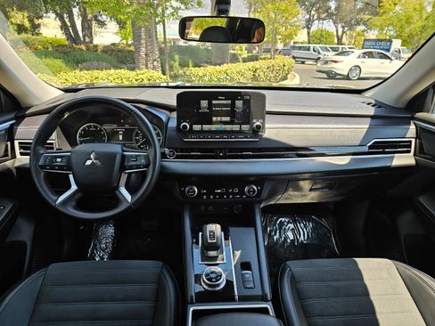 Used 2024 Mitsubishi Outlander SE Black Edition image 21