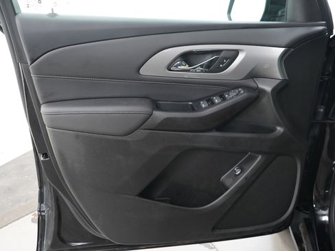 Used 2023 Chevrolet Traverse LT FWD image 21