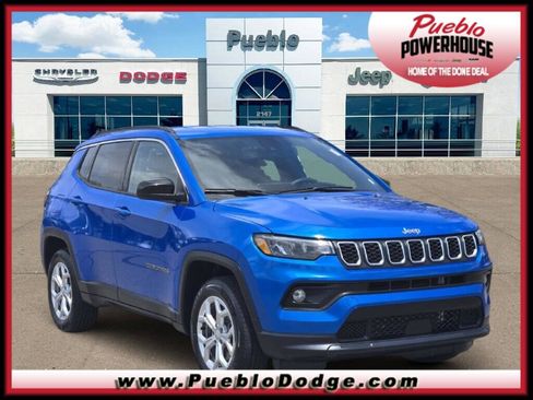 Used 2024 Jeep Compass Latitude AWD/4WD image 1